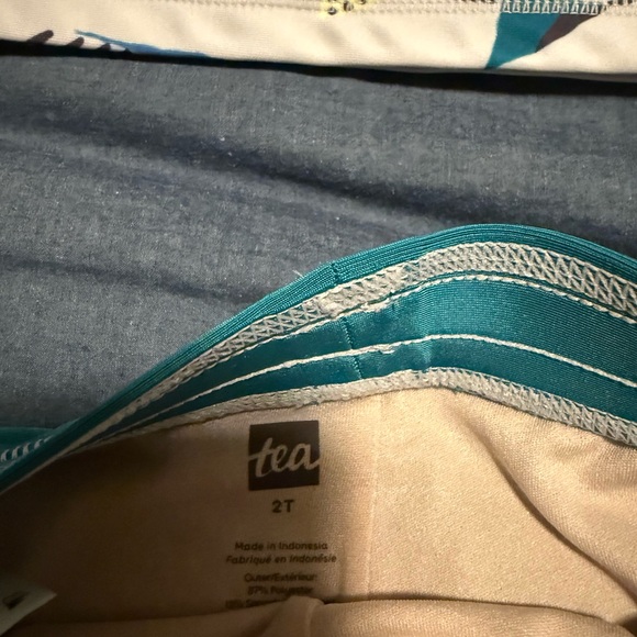 Tea Collection Blue Fish Print Rashguard Set - Picture 4 of 5